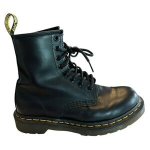 Dr Doc Martens Boots Lace up Women's Sz 6  Black Smooth Leather combat B…